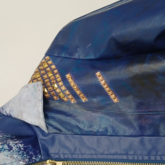 ✨3/$25✨Disney Decendants Youth Raincoat - L (10/12) - Picture 3 of 9